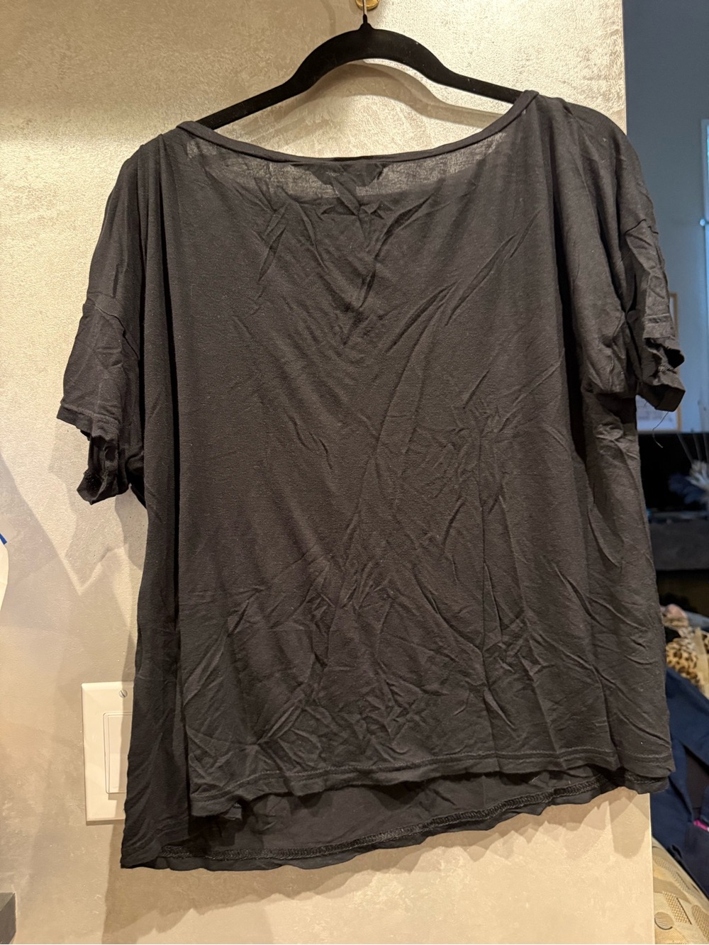 Rubbish Women's Black Relaxed Scoop-Neck Short Sleeve Tee